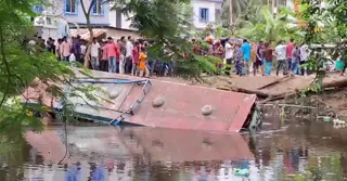 লক্ষীপুরে যাত্রীবাহী বাস খালে পড়ে নিহত ২, আহত অনেকে